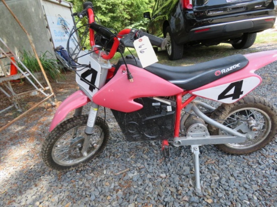 RAZOR ELECTRIC DIRT BIKE W/ CHARGER
