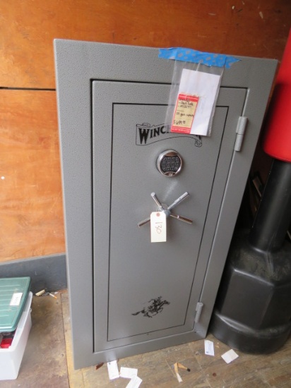 WINCHESTER GUN SAFE W/ PAPERS