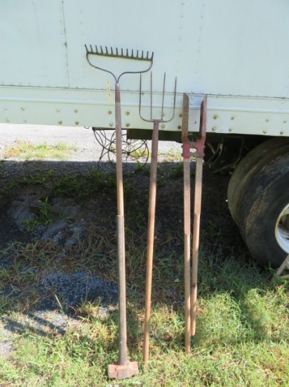 YARD TOOL LOT- POST HOLE DIGGERS, HAMMERS, PITCH FORKS, RAKES AND MORE