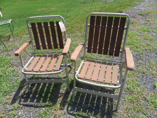 2 VINTAGE WOODEN FOLDING CHAIRS