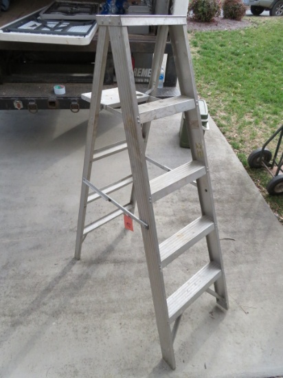 A FRAME  ALUMINUM LADDER 60"