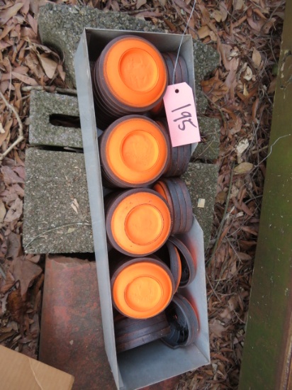 SKEET IN METAL TRAY