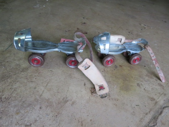 VINTAGE NO30 GLOBE SKATE CORP ROLLER SKATE SHOES-