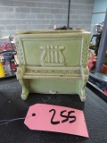 USA 528 PIANO PLANTER- 5X5