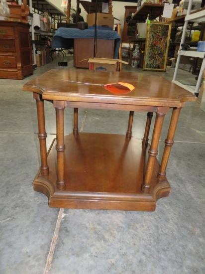 END / LAMP TABLE 21X21X16"