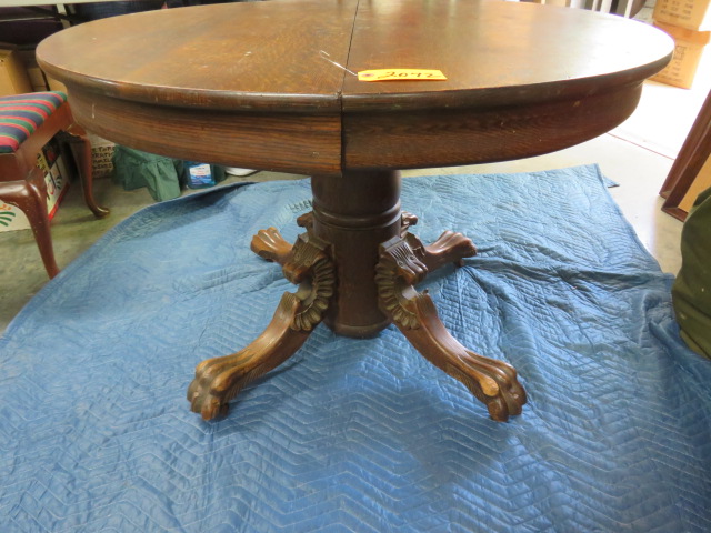 Antique round 2024 oak dining table