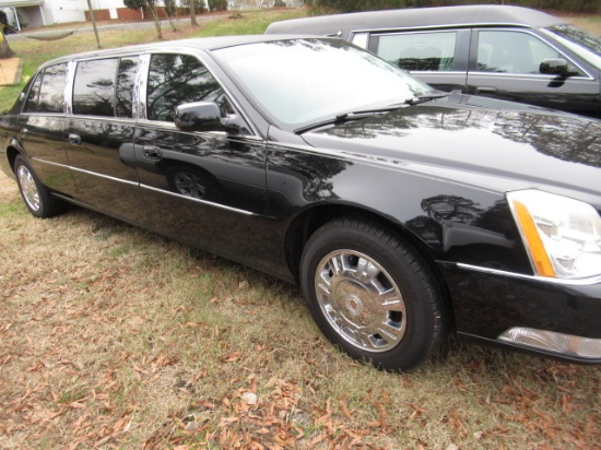 2011 CADILLAC LIMOSINE - EXCELLENT CONDITION,  , CLEAN, DRIVEN IN, RUNS AND DRIVES