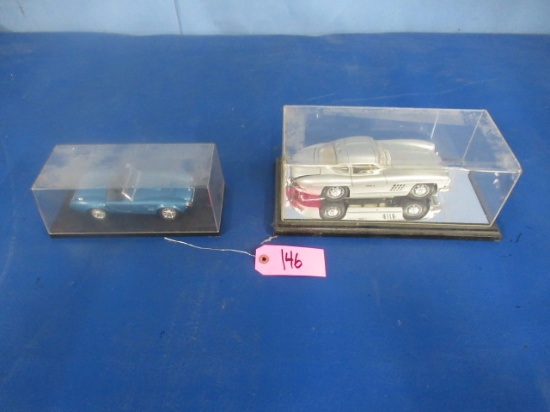 2 MODEL CARS IN DISPLAY CASE