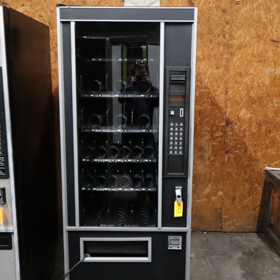 UI 3013A VENDING MACHINE