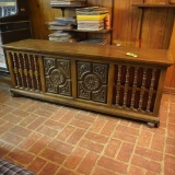 STEREO IN CABINET