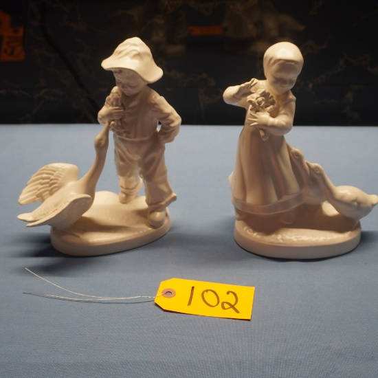 2 HOLLAND STATUES  9 T