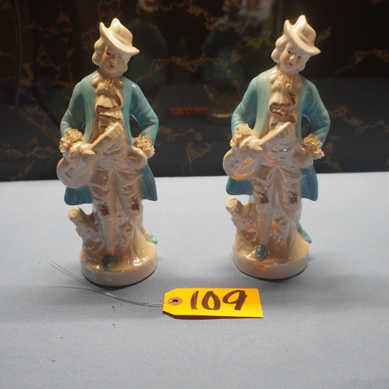 2 FIGURINES  10 T