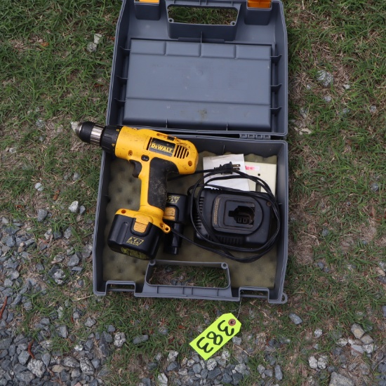 DEWALT CORDLESS DRILL W/ BATTERIES AND CHARGER  12 V