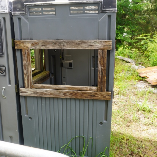 DEER BLIND MADE FROM PORTA