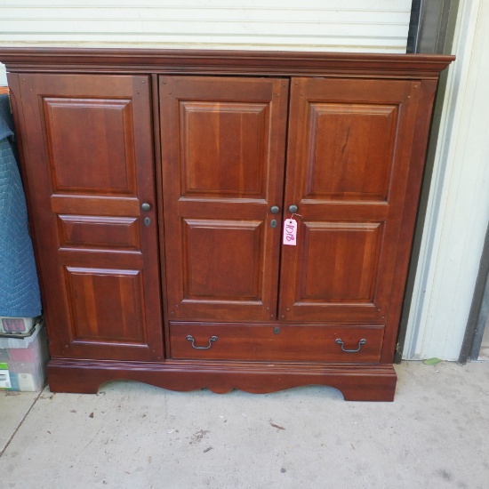 NICE HOOKER FURNITURE ENTERTAINMENT CABINET
