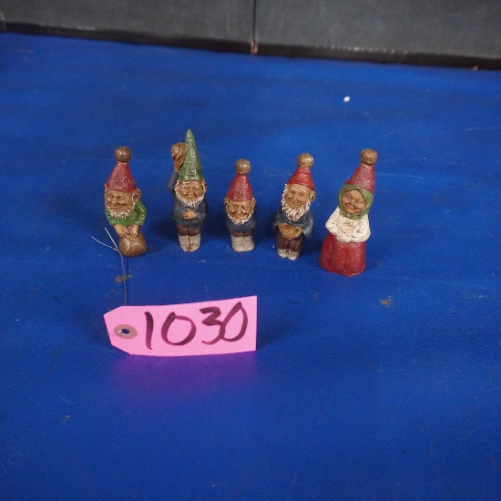 5- TOM CLARK GNOMES