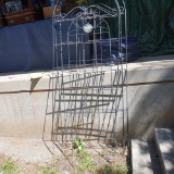 4 METAL YARD PLANT STANDS