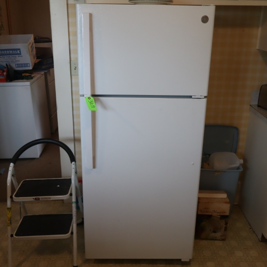 GE REFRIGERATOR/FREEZER COMBO