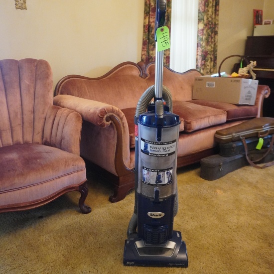 SHARK VACUUM