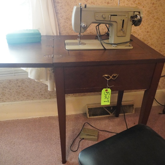 SINGER SEWING MACHINE  AND CHAIR