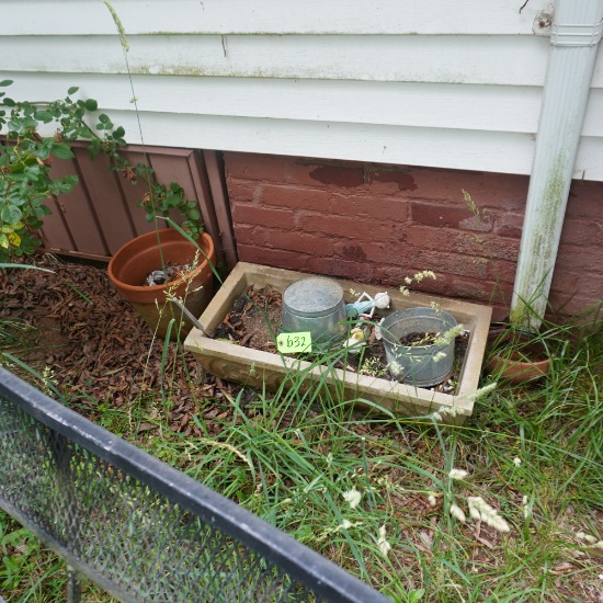 CONCRETE PLANTER 29 L AND CLAY POT