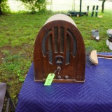 ANTIQUE RADIO
