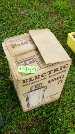 4 QT. ICE CREAM MAKER