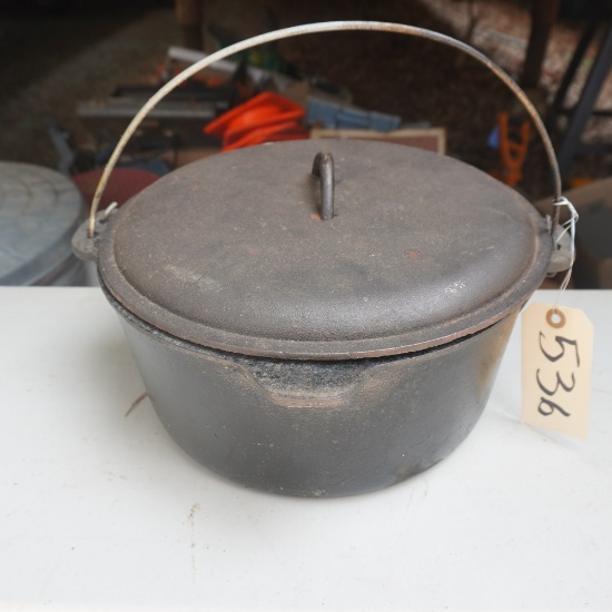 CAST IRON POT  12"