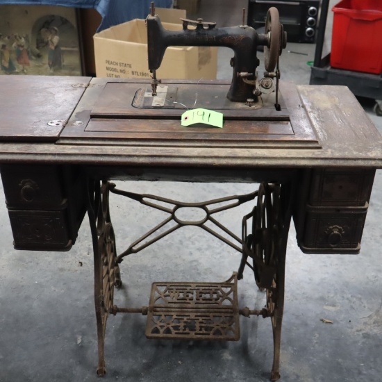 OLD SEWING MACHINE