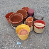 LOT OF PLASTIC POTS AND PLANTERS