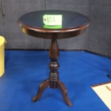 SMALL PEDESTAL TABLE   16