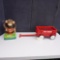 2 FIGURINES