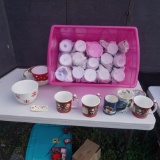 25 CHRISTMAS CUPS