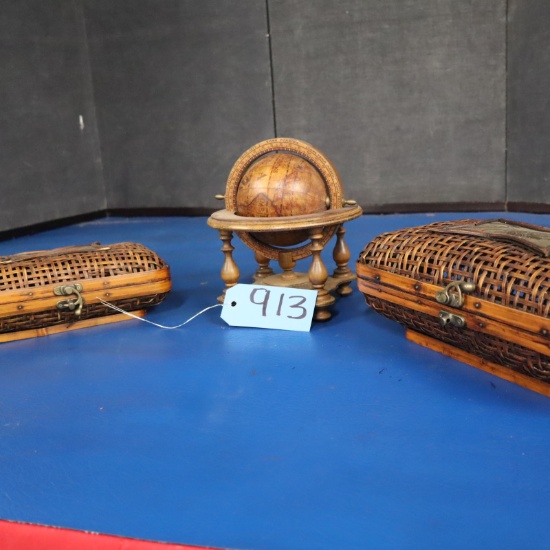 GLOBE AND DECOR