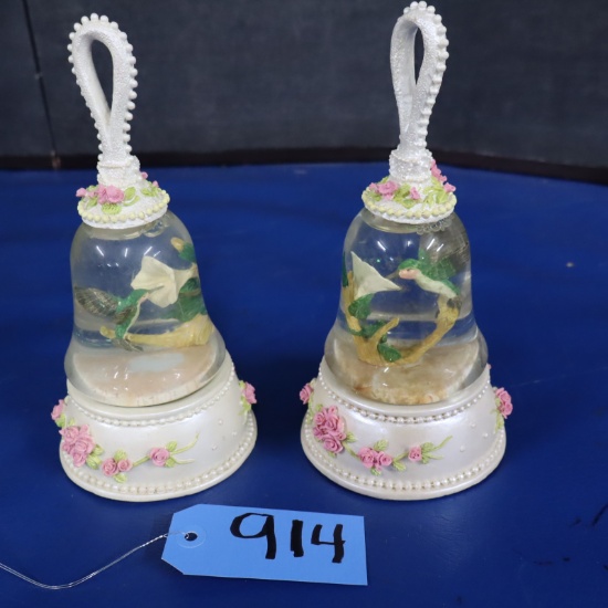 2 MUSICAL SNOW GLOBES