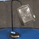 MAGNIFYING LAMP