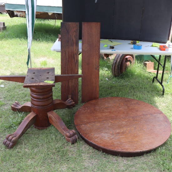 ROUND DINING TABLE  W/ CLAW FT. 44 D