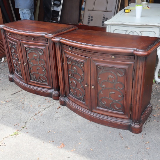 PAIR OF NIGHT STANDS