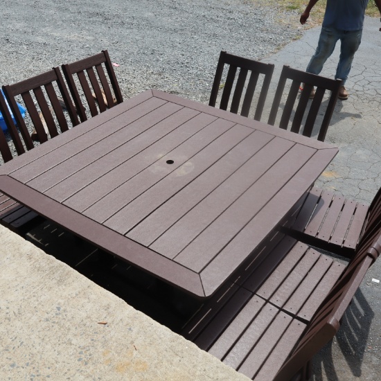 OUTDOOR UMBRELLA TABLE  MADE IN  POLLYWOOD  W/ 8 CHAIRS