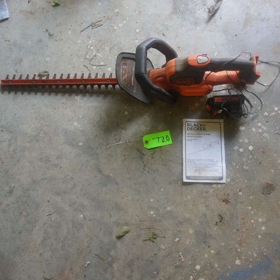 BLACK AND DECKER 20 V HEDGE TRIMMER