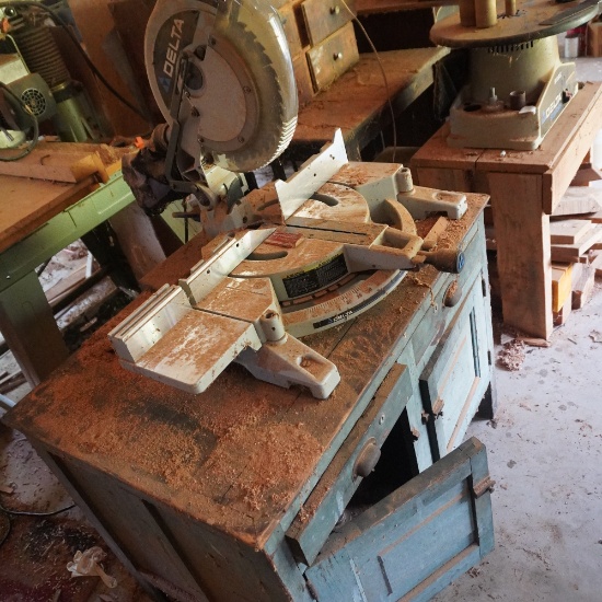 DELTA TABLE SAW W/ CABINET