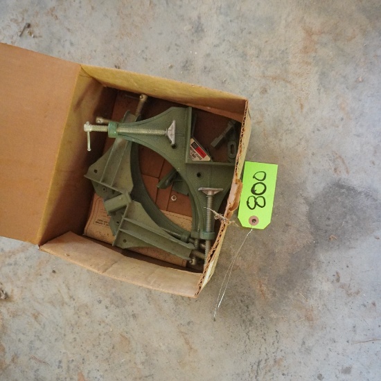BOX OF CORNER CLAMPS