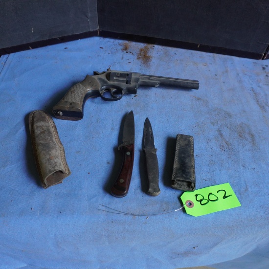 KNIVES AND BB GUN