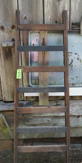 OLD ANTIQUE COUNTRY LADDER 6 FT.