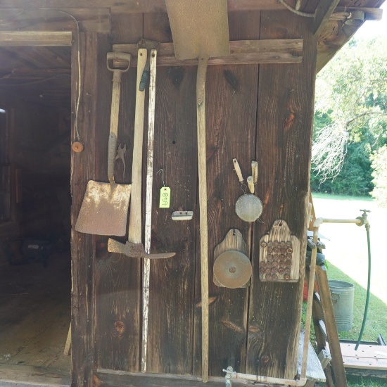 Contents On Wall