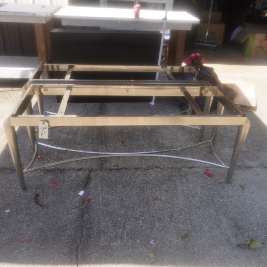 2 Metal Stands
