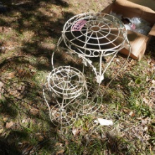 2 PLANT STANDS 18-27 T