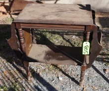 MAGAZINE TABLE
