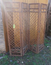 WOODEN SCREEN 63 X 64