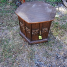OCTAGON END TABLE 22X24